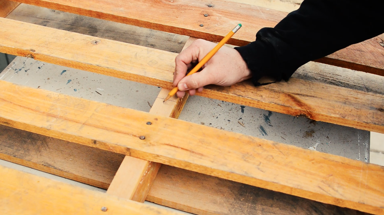 Measure and mark the height of your shelf on the pallet to cut with a circular saw.