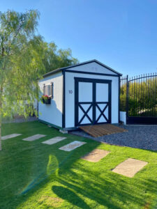 Mourners gather at Murrieta restaurant to mourn slain Riverside deputy